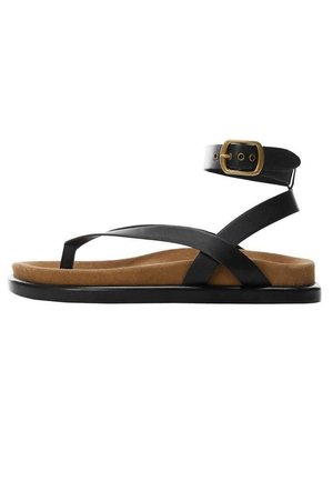 Zwarte leren sandaal met gekruiste banden en een gesp bij de enkel. Voorzien van een bruine suède binnenzool en een platte zwarte rubberen zool.