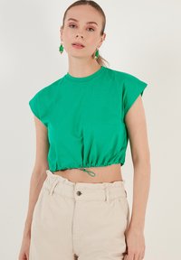 T-shirt Benetton Vert Kaki Taille L - Occasion En Très Bon état Pour Femme