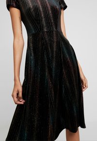 Closet Cocktailklänning - black