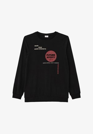 Schwarzer langärmeliger Sweatshirt mit Rundhalsausschnitt. Enthält weiße und burgunderrote Texte, einschließlich kreisförmiger Designs und verschiedener Phrasen auf der Vorderseite.