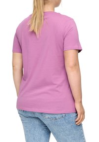 QS T-shirt print - lavendel