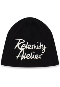 Gorro de punto negro con texto bordado en blanco que dice "Releternity Atelier", con un diseño ajustado y una textura suave.