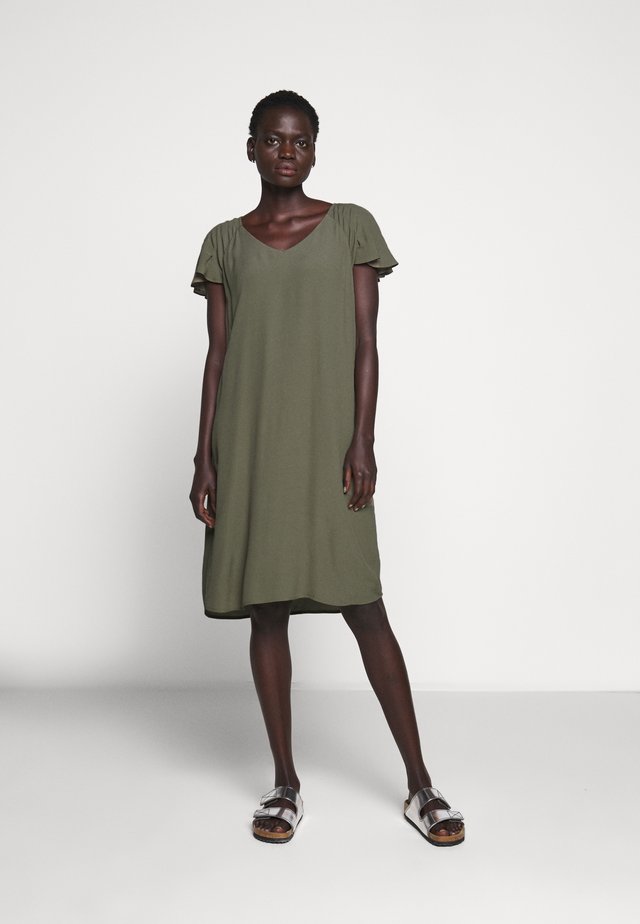LILLI FENIJA DRESS - Vardagsklänning - olive tree