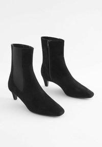 Next CHISEL TOE CHELSEA REGULAR WIDE FIT - Klassikalised poolsaapad - black