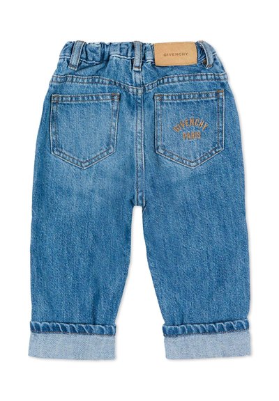 Jean bleu pour tout-petit avec ourlets revers, taille élastique, deux poches arrière et Givenchy Paris brodé sur la poche droite.