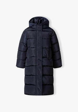 Geacă puffer de culoare bleumarin, cu glugă, având croială dreaptă, secțiuni matlasate, două buzunare frontale și un fermoar pe toată lungimea în față.