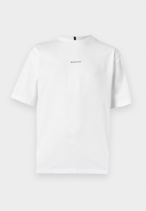 Weißes T-Shirt mit kurzen Ärmeln aus Baumwolle, mit rundem Ausschnitt und leichtem Stretch. Hat ein kleines, zentriertes schwarzes "Oakley"-Logo.