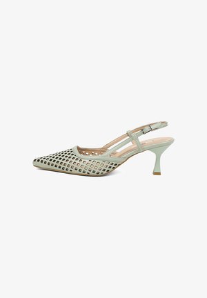 Lichtgroene slingback kittenheel schoen met vierkante uitsparingen en zijkant gesp, puntige neus en midhoge taps toelopende hak.