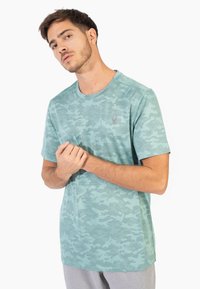 Spyder CAMOUFLAGE - Sports T-shirts - green