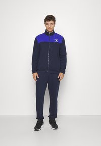 Diadora TRACKSUIT CORE - Tuta - peacoat/imperial blue