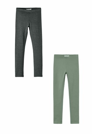Zwei Paare Leggings: eine in Dunkelgrau und eine in Hellgrün. Beide bestehen aus dehnbarem Stoff mit einer glatten Textur und einem enganliegenden Design.