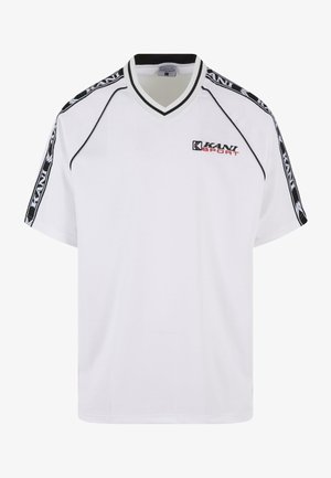 Valkoinen lyhythihainen t-paita, jossa on V-pääntie, mustia yksityiskohtia, logo edessä ja kontrastiväriset olkasaumat.