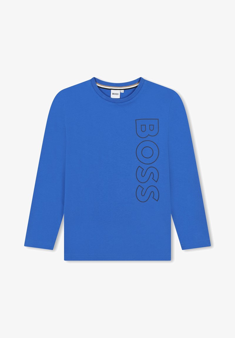 T-shirt à manches longues bleu en coton, avec un logo "BOSS" noir placé verticalement sur le côté gauche. Design à col rond, texture lisse.
