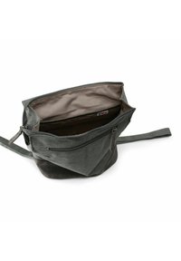 Schoudertas met een donkergrijze stoffen buitenkant, ritssluiting en een soepele beige voering. Beschikt over een buitenzak en een verstelbare schouderriem.