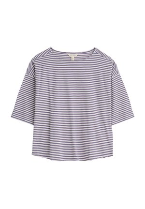 Luźna bluzka z krótkim rękawem w poziome białe i lawendowe paski, z okrągłym dekoltem i opuszczonymi ramionami.