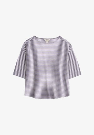 Luźna bluzka z krótkim rękawem w poziome białe i lawendowe paski, z okrągłym dekoltem i opuszczonymi ramionami.