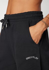 ONLY Play ONPPENNY LIFE  BRUSH  - Treniņtērpa apakšdaļas - black detail/silver