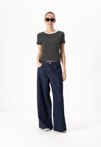 GAP Petite CROP TEE - T-shirt basic - black/white
