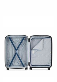 Hartschalentrolley in Schwarz mit einem gemusterten grauen Innenraum. Verfügt über elastische Gurte und eine Reißverschlusstasche auf der rechten Seite.