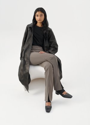 DEBBI - Polobotky - black