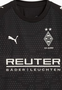 Maglietta sportiva nera con logo bianco Puma, emblema del Borussia Mönchengladbach, testo "125 Jahre" e testo dello sponsor "REUTER Bäder Leuchten".