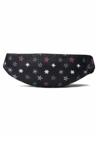 Marsupio nero con motivo a stelle bianche e rosse. Realizzato in tessuto morbido, presenta una forma arrotondata e una chiusura con zip.