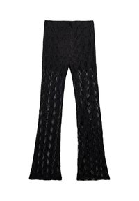 Zwarte kanten flared broek met een gestructureerd bloemenpatroon, voorzien van een brede tailleband en doorschijnende, vloeiende stof die de ademendheid versterkt.
