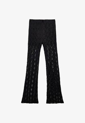Schwarze Spitzenhose mit ausgestelltem Bein und strukturiertem Blumenmuster, ausgestattet mit einem breiten Bund und leichtem, fließendem Stoff, der die Atmungsaktivität erhöht.