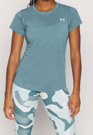T-shirt de sport teal à manches courtes et col rond. Présente une texture côtelée subtile et un petit logo blanc sur la poitrine.