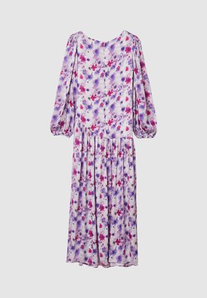 Abito floreale in tessuto leggero, con disegni viola e rosa, maniche lunghe a sbuffo, scollo arrotondato e gonna arricciata.