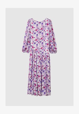 Abito floreale in tessuto leggero, con disegni viola e rosa, maniche lunghe a sbuffo, scollo arrotondato e gonna arricciata.