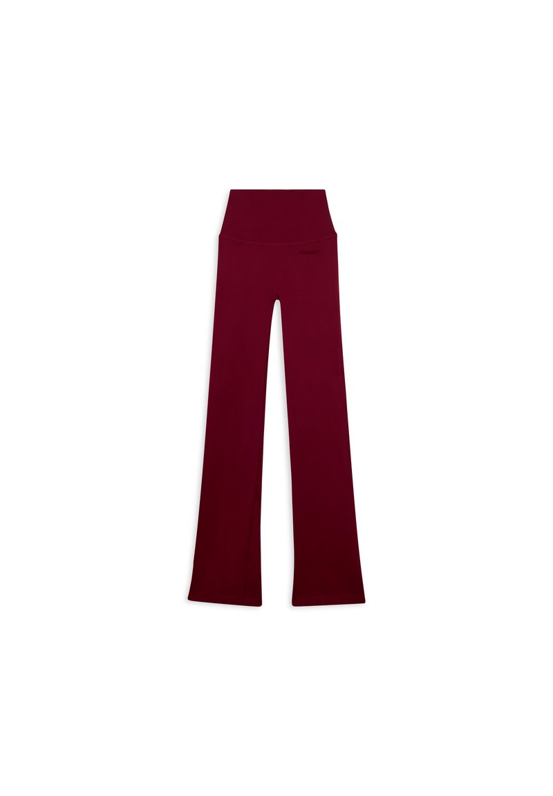 Pantaloni yoga bordeaux a vita alta con un ampia cintura e gambe leggermente svasate, distesi su uno sfondo bianco.