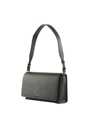 Sac à bandoulière rectangulaire en cuir noir avec bandoulière réglable et petit logo métallique de la marque sur le rabat avant.