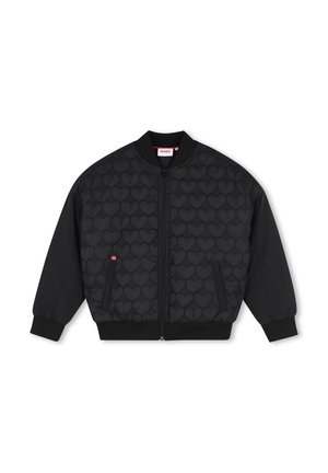 Veste bomber noire avec motif cœur matelassé sur l'avant et l'arrière, poignets et ourlet côtelés, fermeture éclair à l'avant et deux poches latérales.
