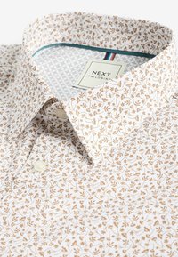 Next Ing - white neutral ditsy