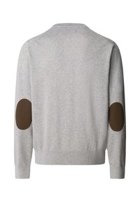 Lysegrå langærmet sweater med runde brune albuelapper, ribstrikkede manchetter og kant, vist bagfra på en hvid baggrund.