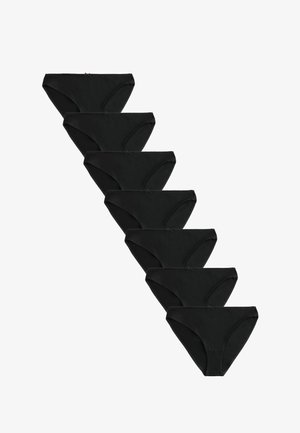 Sieben schwarze Damenunterhosen im Bikinitanga-Stil, diagonal auf weißem Hintergrund angeordnet.