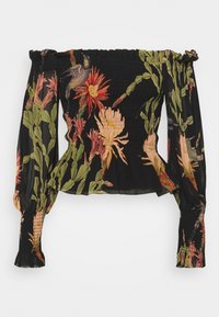 Blusa nera off-shoulder con lunghe maniche trasparenti e polsini arricciati, caratterizzata da un design floreale e di uccelli colorato.