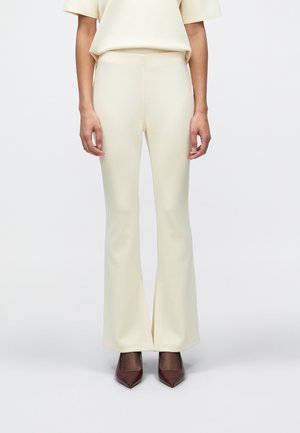 TAILORED PULL ON FLARE PANT - Nadrágok - afterglow