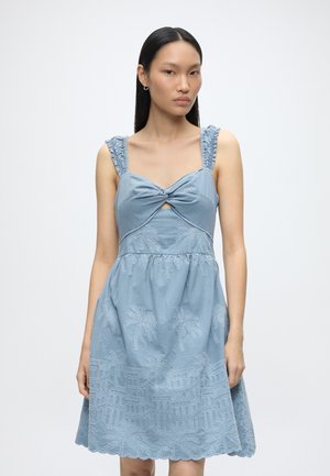 Guess STELLA EMBROIDERY MINI DRES - Denné šaty - nordic sea multi