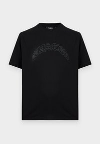 Μαύρο κοντομάνικο t-shirt με καμπυλωτό, γοτθικού στυλ λογότυπο "WASTED" στο στήθος και στρογγυλή λαιμόκοψη.