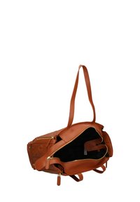 Bruine leren tas met een gladde afwerking en gouden hardware. Voorzien van dubbele ritszakken en een ruime donkere stoffen binnenkant.