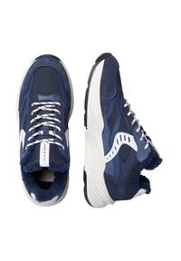 Sneakers blu navy in materiale a rete e scamosciato, con dettagli bianchi, suola in gomma testurizzata e interno morbido, caratterizzati da un classico design con lacci.