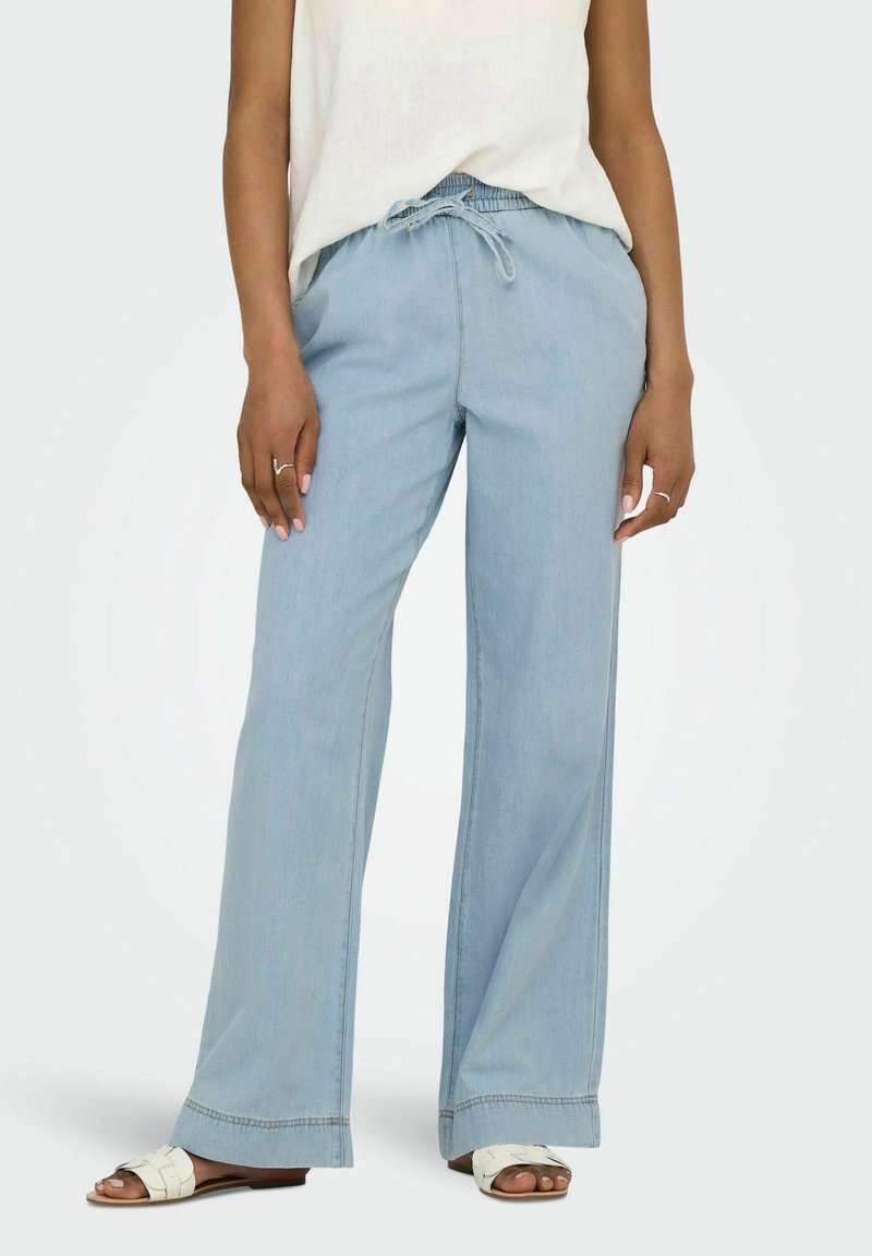 JDY JDYPENNY - Brīva piegriezuma džinsi - light blue denim