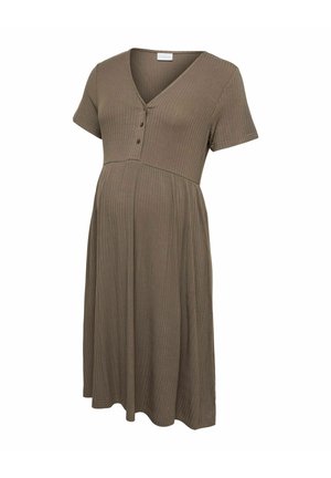Bruine, geribde zwangerschapsjurk met korte mouwen, V-hals en drie knopen op de borst, knielange en vloeiende rok.
