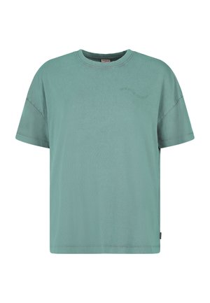 Groene T-shirt met korte mouwen, gemaakt van zachte katoen, met een ronde halslijn en een klein geborduurd logo op de bovenste linkerkant.