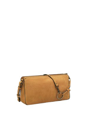 Rechteckige Crossbody-Tasche aus beigem Wildleder mit verstellbarem Riemen und Metallring-Detail vorne, gezeigt auf weißem Hintergrund.