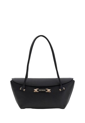 Borsa nera Guess con manici lunghi, dettagli in metallo dorato e chiusura a patta, mostrata isolata su sfondo bianco.