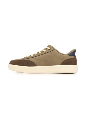Sneaker casual basse beige e marrone con suola bianca, design con lacci e dettaglio tacco blu scuro.