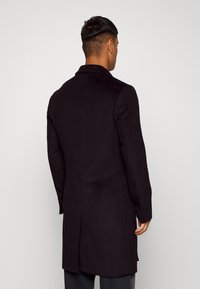 Isaac Dewhirst LONG PEA COAT - Casaco clássico - new darkk brown